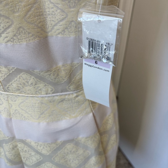 Copy NWT Maggy London Yellow and Cream Sleeveless Midi Dress - Picture 5 of 10